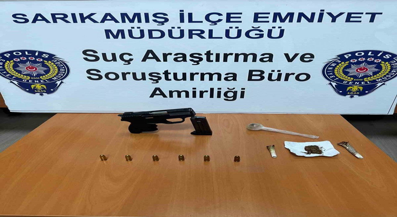 Sarıkamışta araç içinde uyuşturucu yakalandı