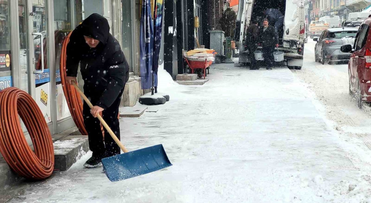 Sarıkamışta yoğun kar yağışı