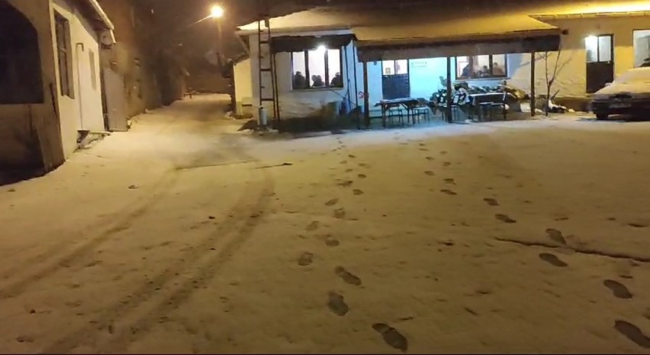 Şarköyde bazı mahalleler karla kaplandı