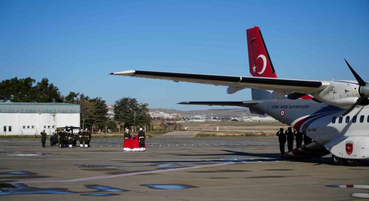 Şehit Osman Oktayın naaşı İzmire uğurlandı
