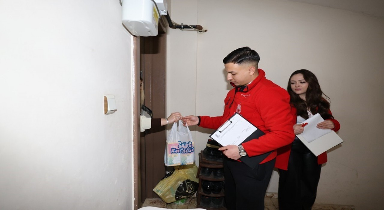 Şehzadeler Belediyesinin çocuklara süt desteği başladı