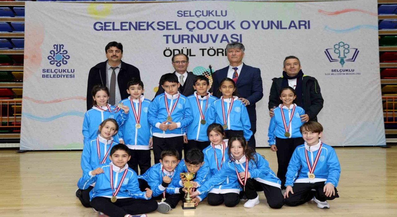 Selçukluda Geleneksel Çocuk Oyunları Turnuvasında ödül heyecanı yaşandı