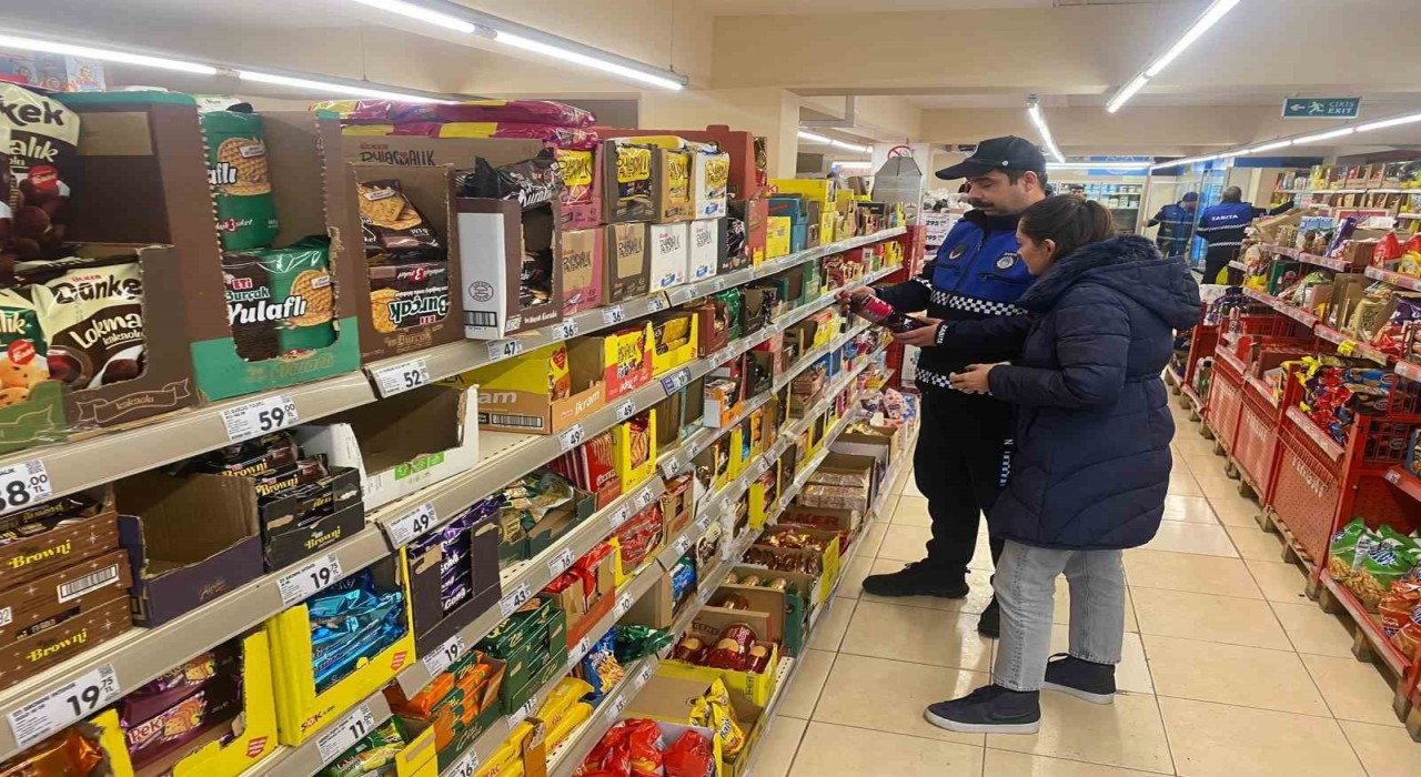 Selçukta zincir marketlere zabıta denetimi