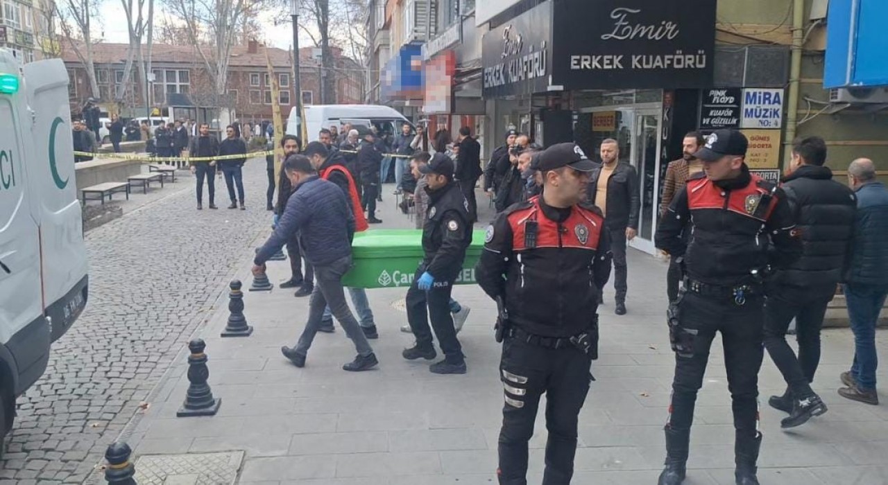 Sendika genel sekreterini vurduktan sonra intihara kalkışan şube başkanı ağır yaralandı