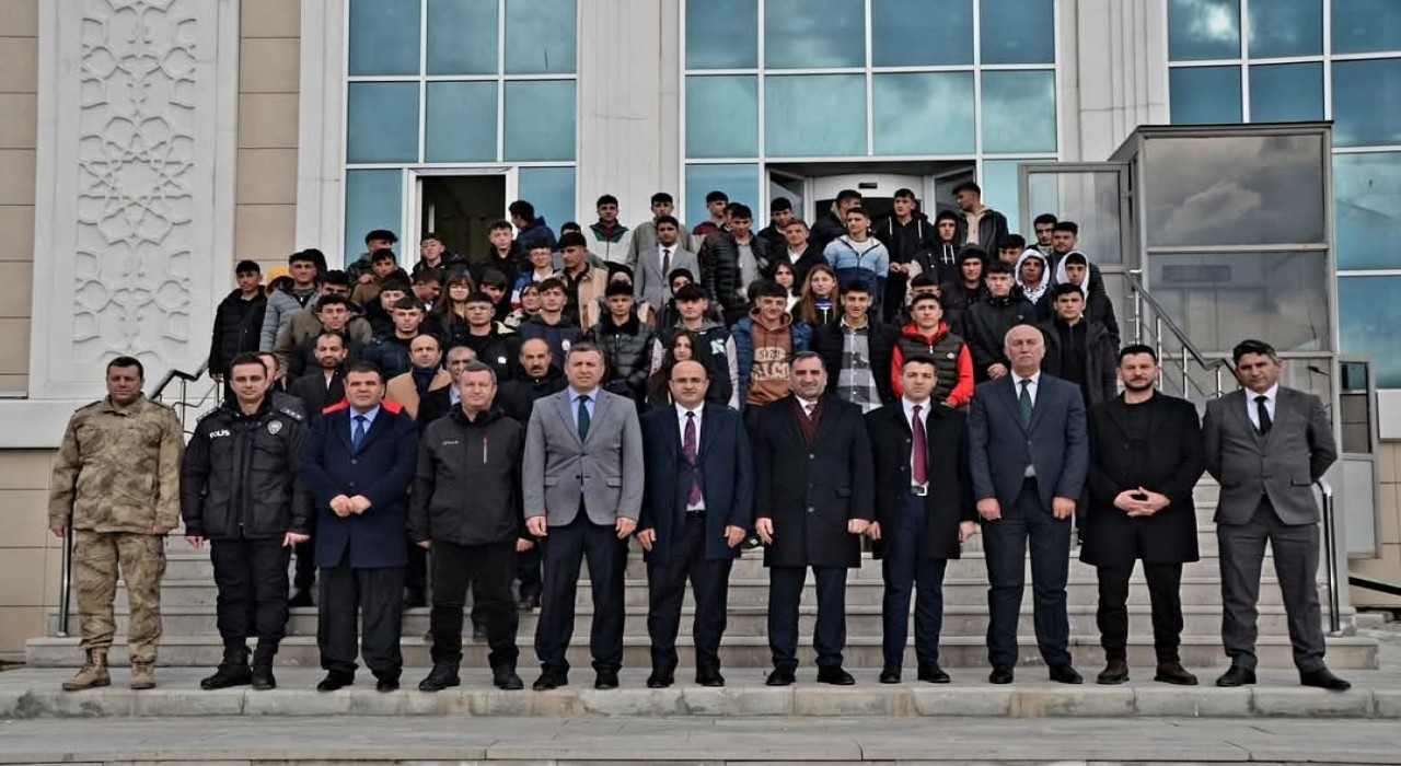 Şenkayada gençlere Dilimiz Kimliğimizdir vurgusu