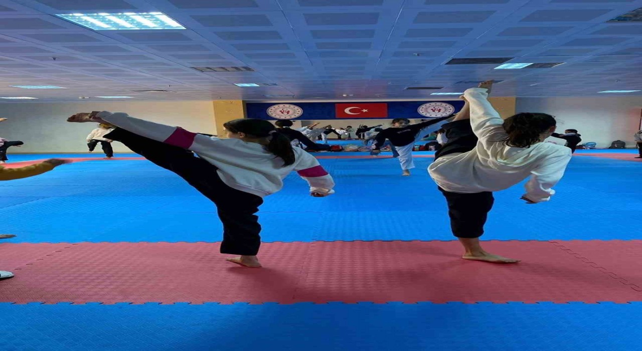 Sevgi evlerinin çocukları taekwondo yaptı