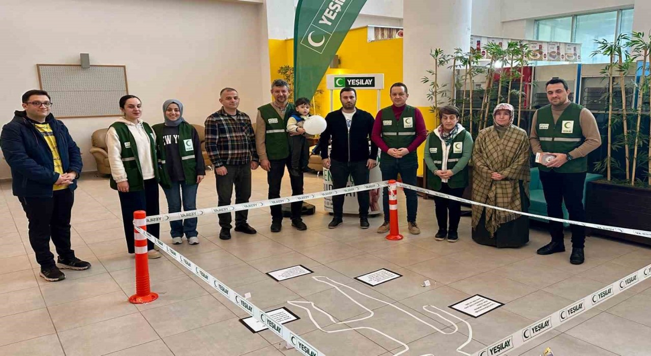Yeşilay, sigaraya karşı "olay yeri" etkinliği düzenledi