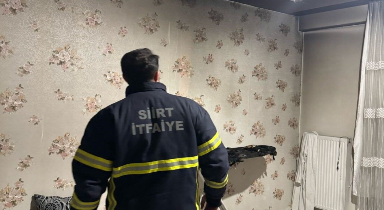 Siirtte açık unutulan ütü yangına yol açtı