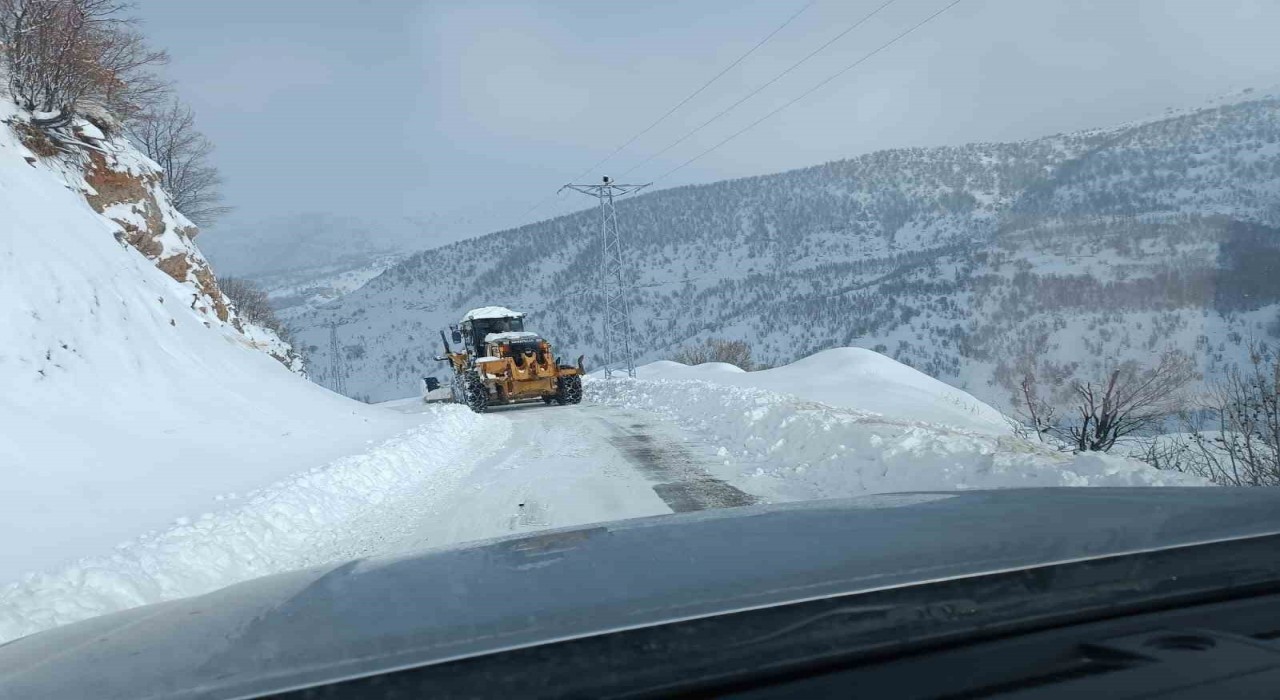 Siirtte kapanan köy yolları ulaşıma açıldı