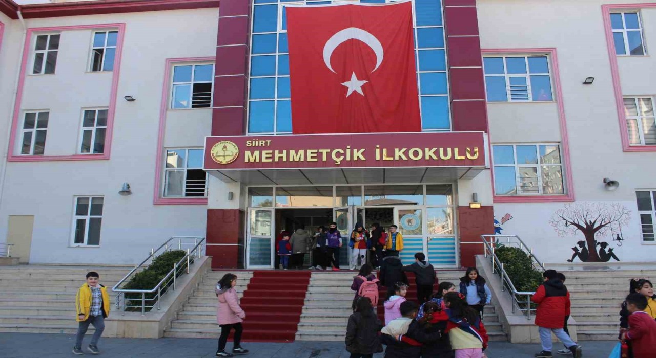 Siirtte öğrenciler sanat dolu duvarlar arasında eğitim görüyor