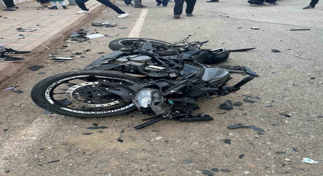 Siirtte otomobil ile motosiklet çarpıştı: 1 ölü