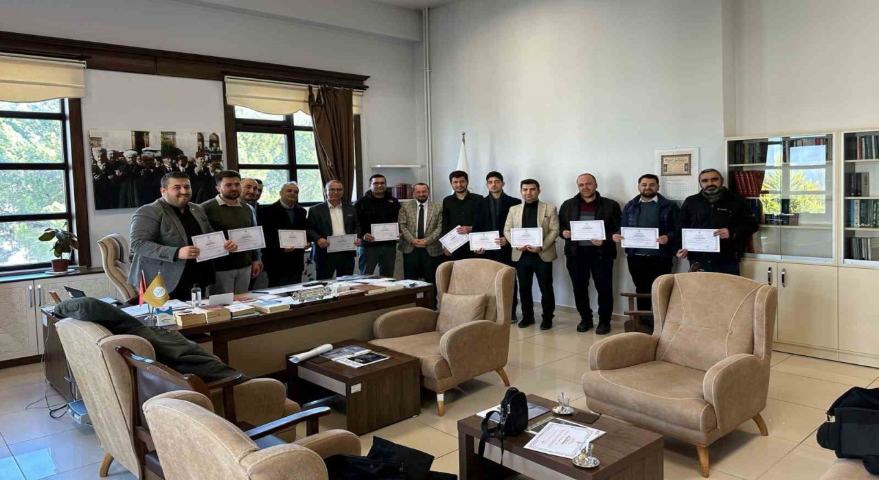 Simavda Talim ve Tashih-i Huruf Kursunda başarılı olan din görevlilerine belgeleri verildi