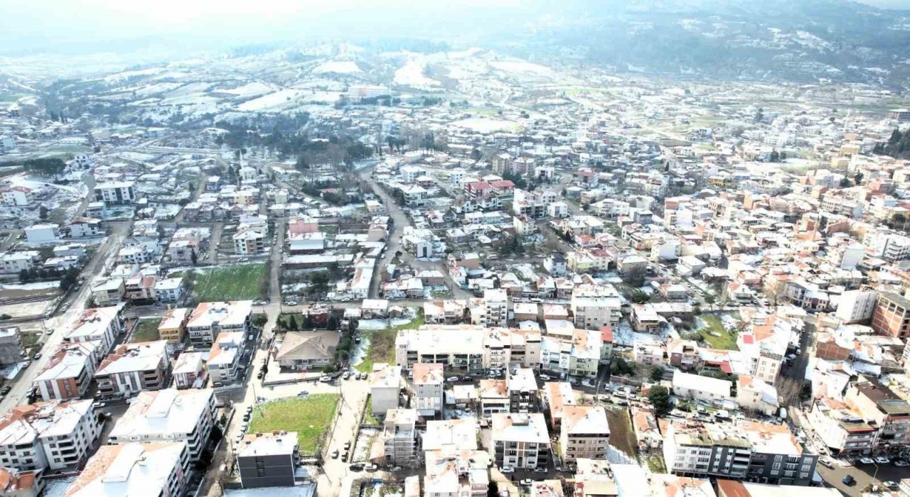 Sındırgıda beyaz örtü havadan görüntülendi