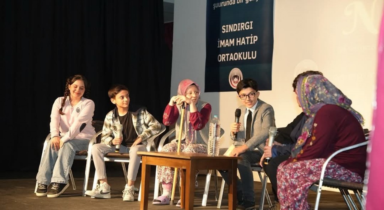Sındırgıda öğrenciler Hoş Geldin Ramazan adlı programı sergiledi