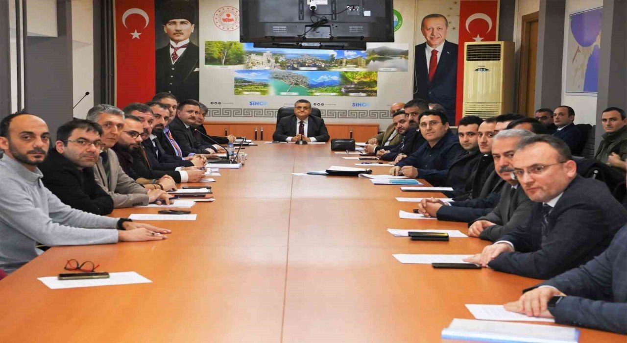 Sinop Valisinden belediyelere uyarı: Sokak hayvanları belediyelerin barınaklarında olmalı