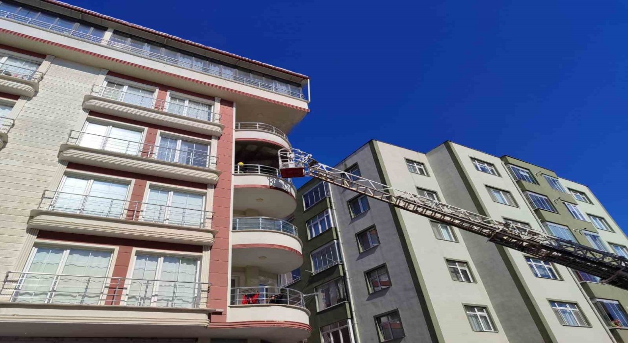Sinopta balkonda yangın paniği