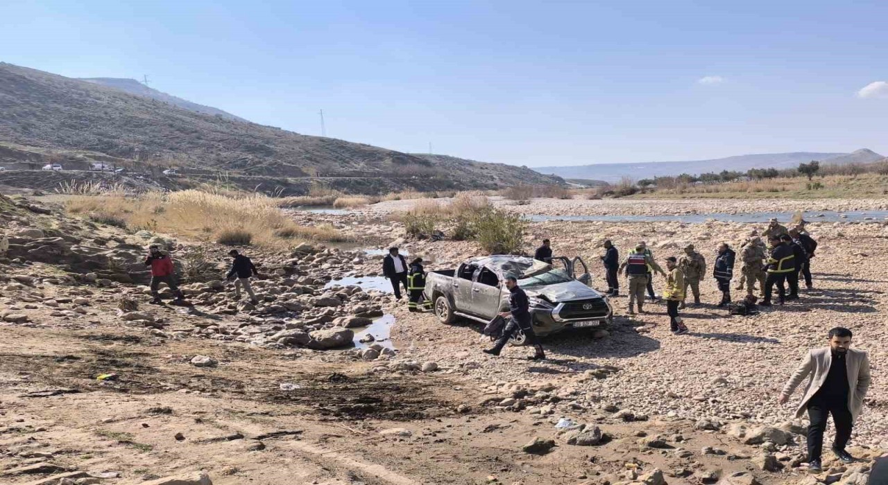 Şırnakta kamyonet şarampole yuvarlandı: 4 yaralı
