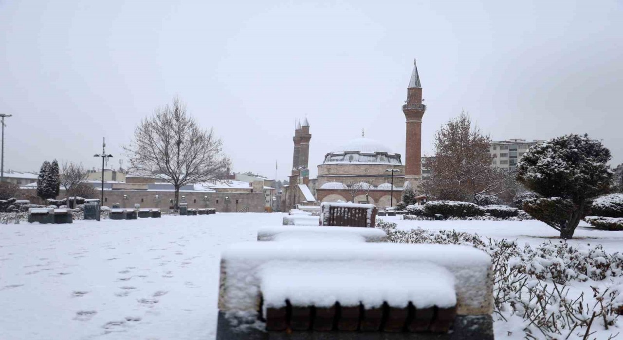 Sivas beyaz gelinliğine kavuştu, kartpostallık görüntüler oluştu