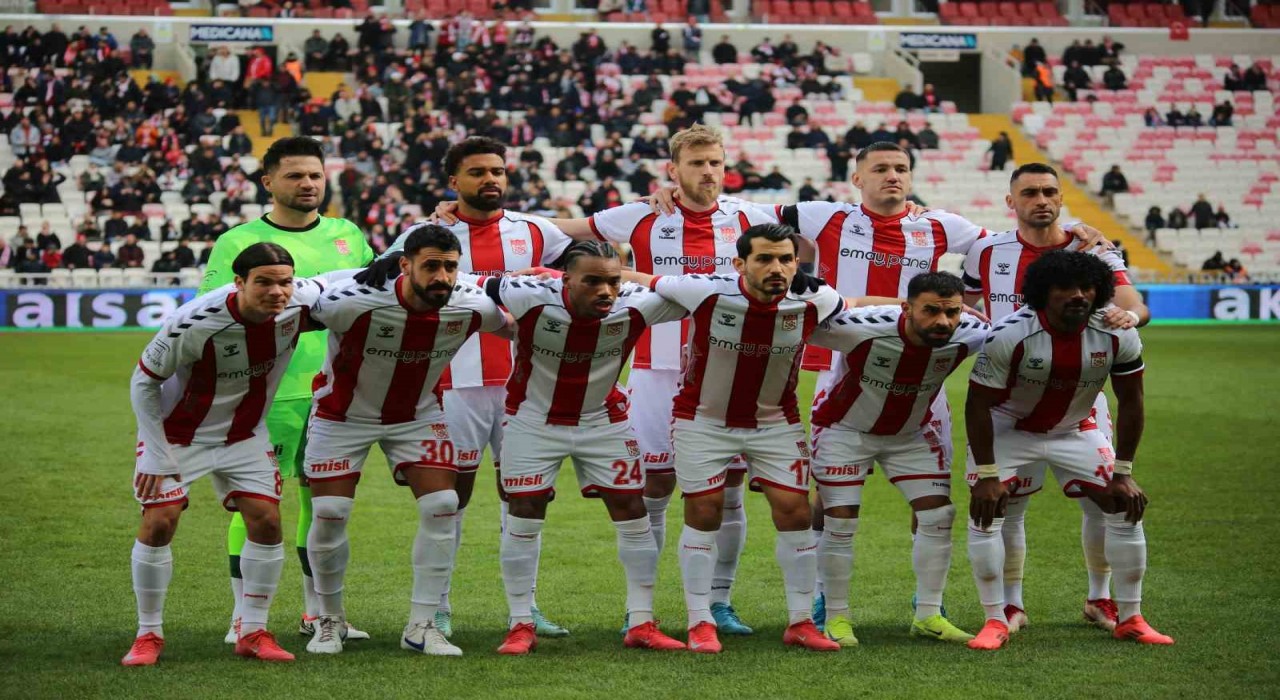 Sivassporda zorlu Beşiktaş maçı öncesi 8 eksik