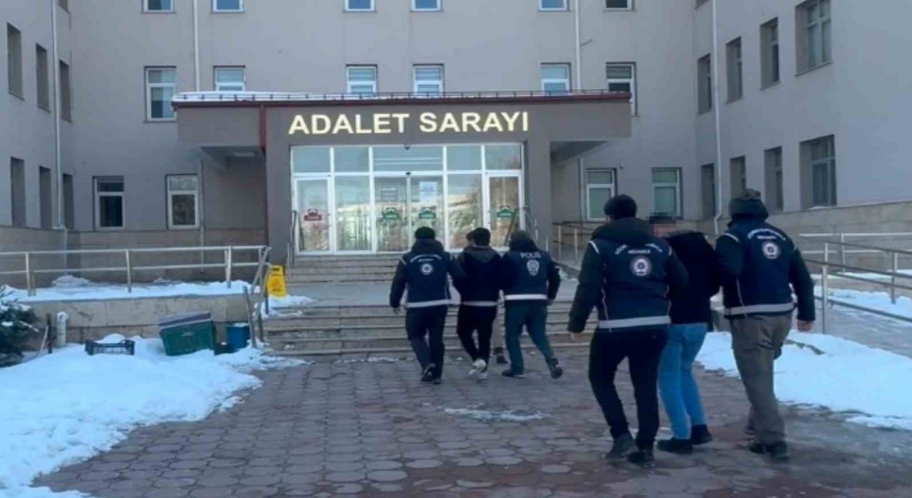 Sivasta göçmen kaçakçıları tutuklandı