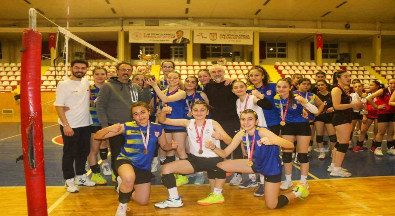 Sivasta voleybolda Özel İdare Spor şampiyon oldu