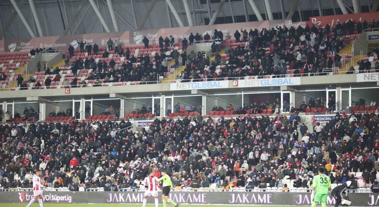 Sivasspor’da Kriz Büyüyor: Taraftardan İsyan Sesleri