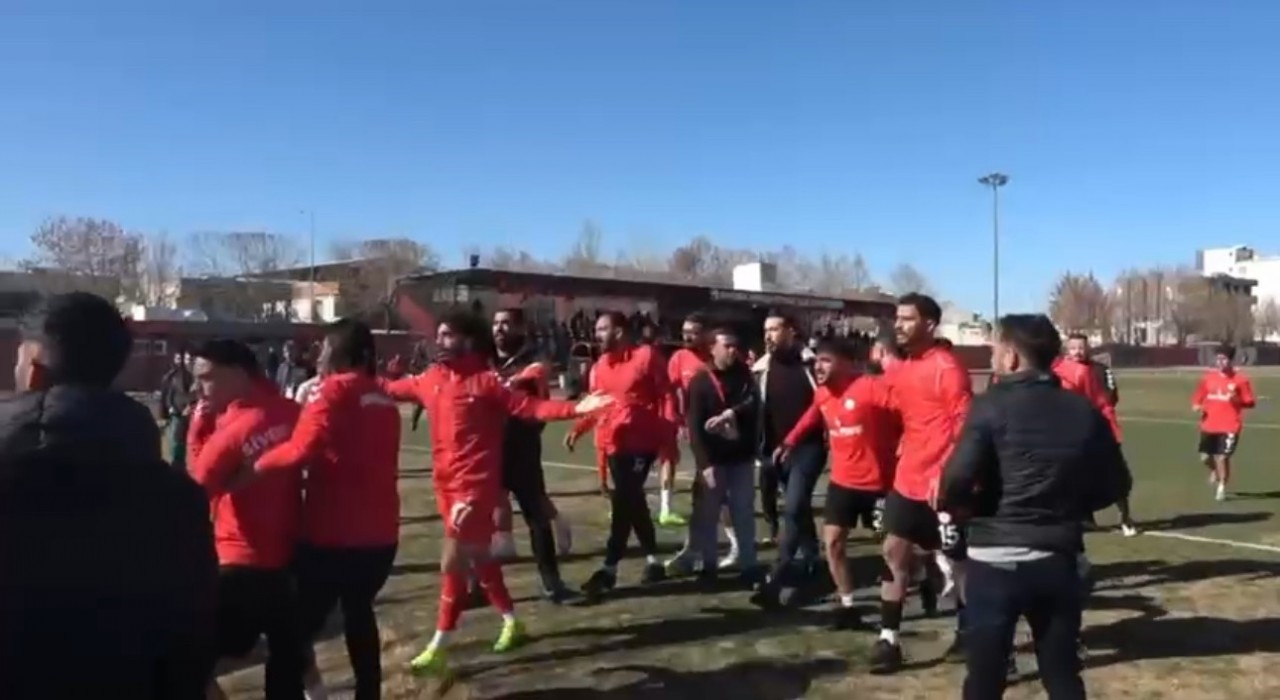 Siverekte BAL maçı öncesi kavga