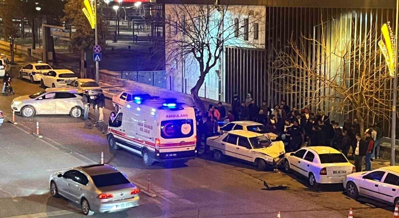 Siverekte trafik kazası: 2 yaralı