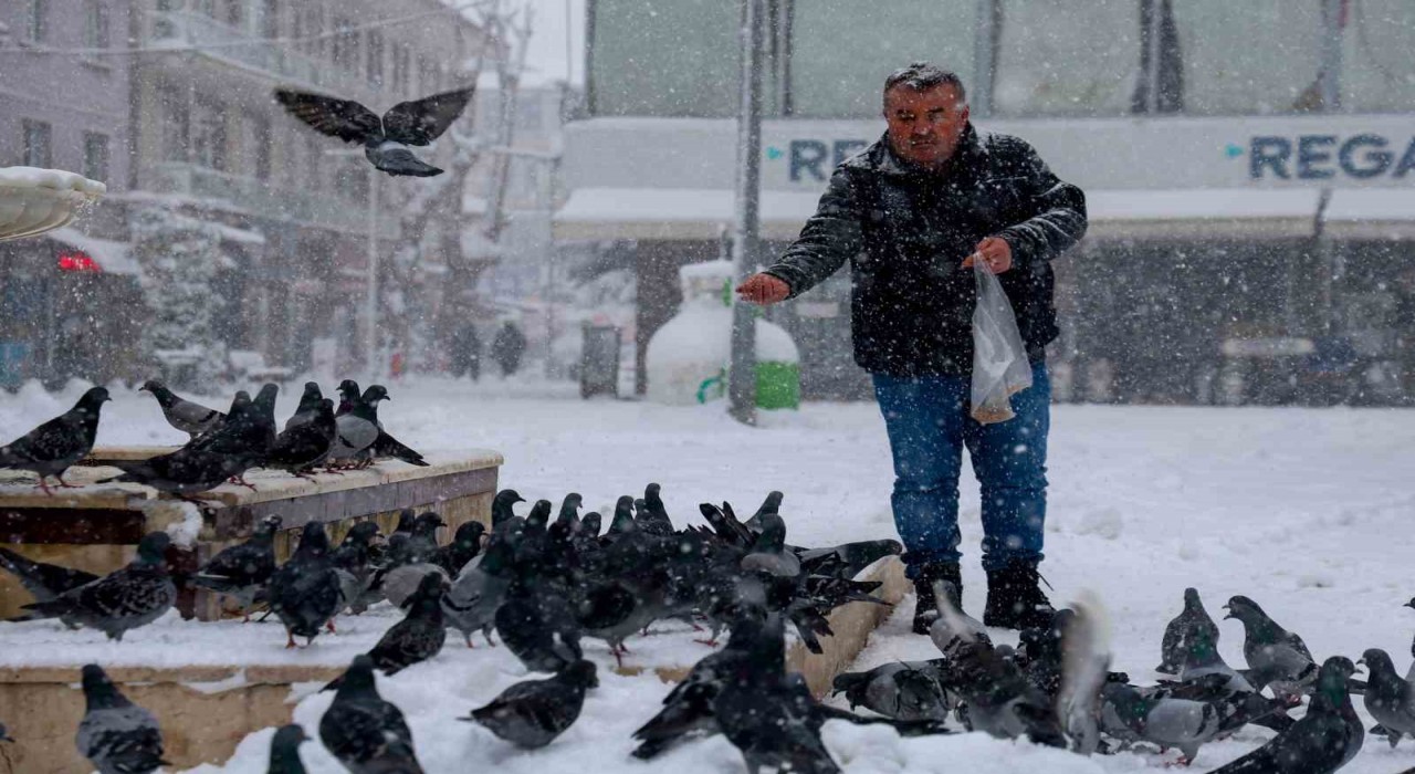 Soğuk havada yürek ısıtan görüntü