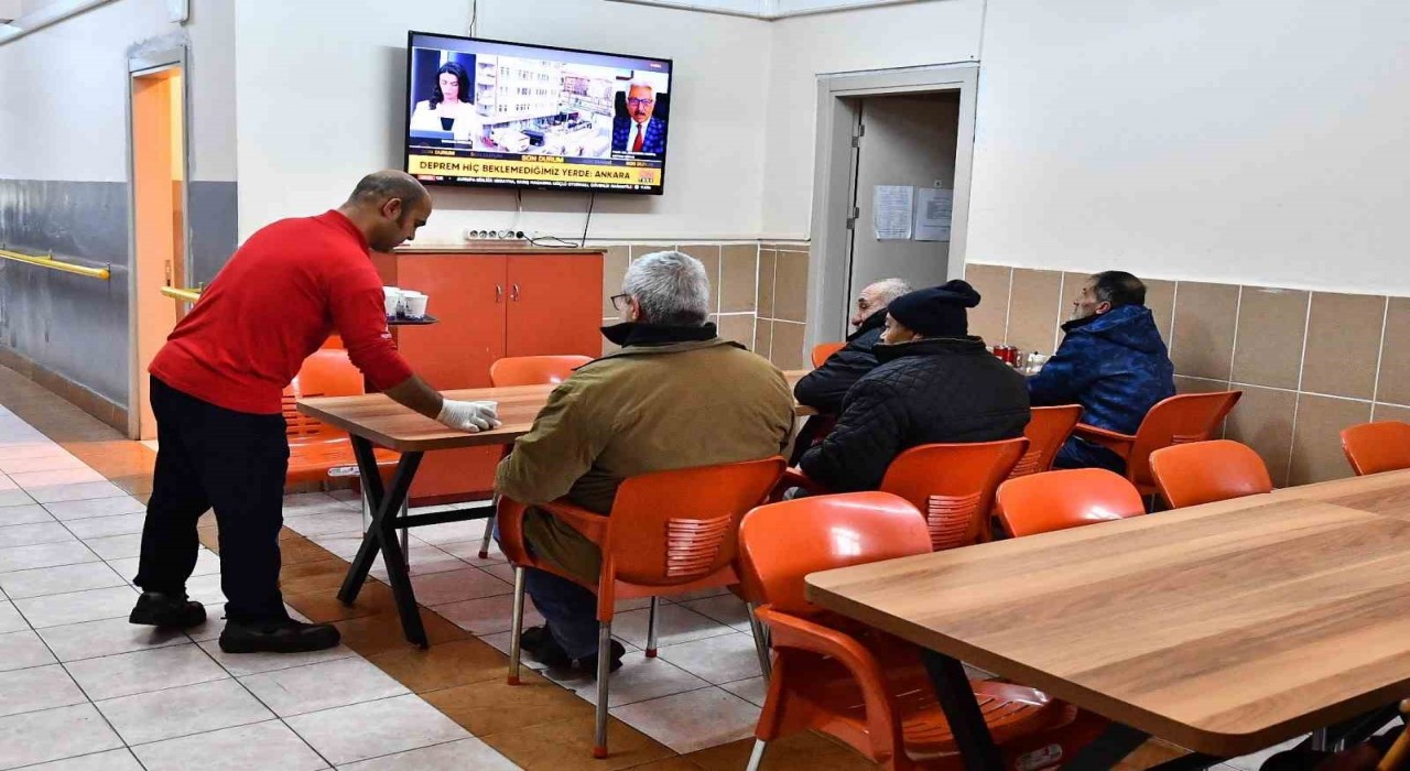 Soğuk kış günlerinde evsizlere sıcak yuva