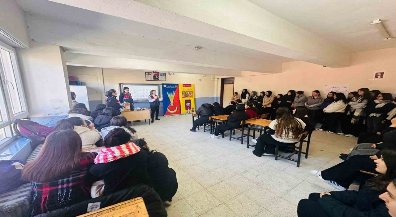 Sökede öğrenciler jandarma tarafından bilgilendirildi