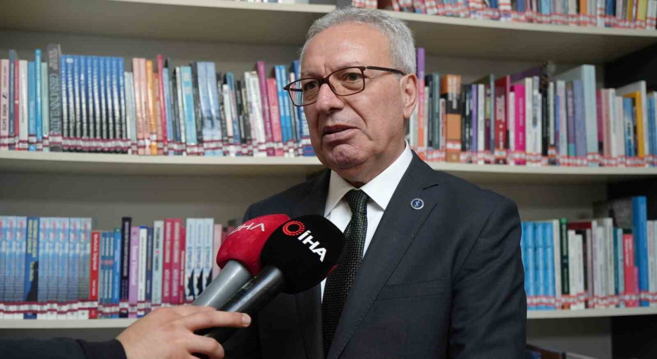 Sunay Akın, Koyu Mavi Memleket Kumaşı kitabını okurlarla buluşturdu
