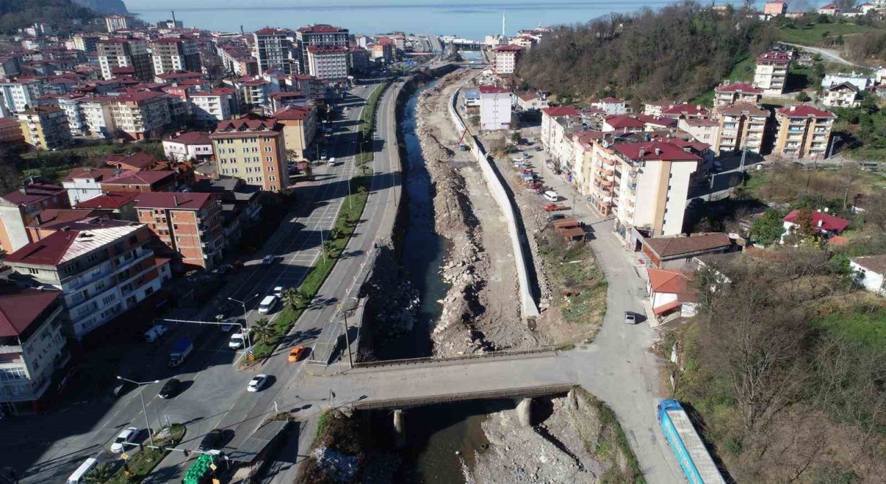 Sundura Deresinde taşkın kontrolü için çalışmalar devam ediyor