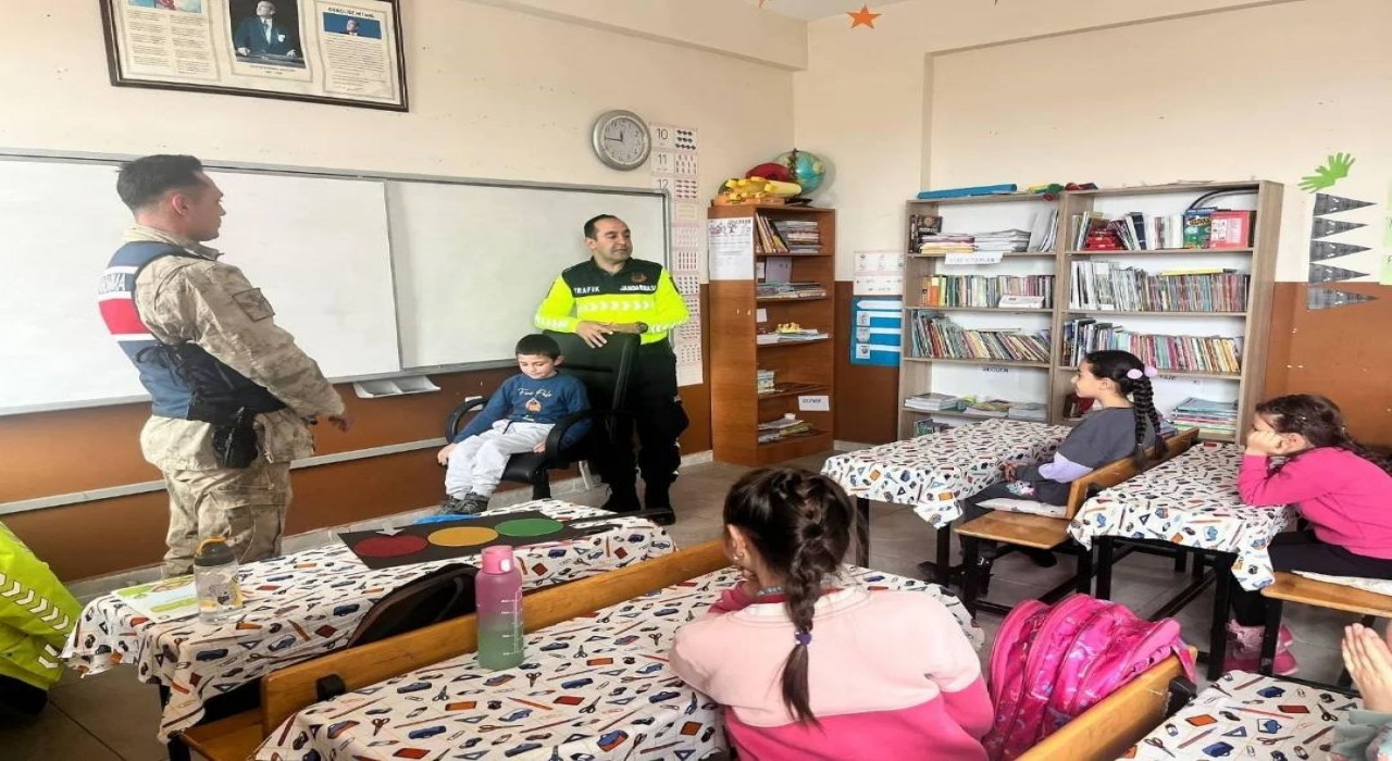 Kars’ta Öğrenciler İçin Trafik Güvenliği Semineri Yapıldı