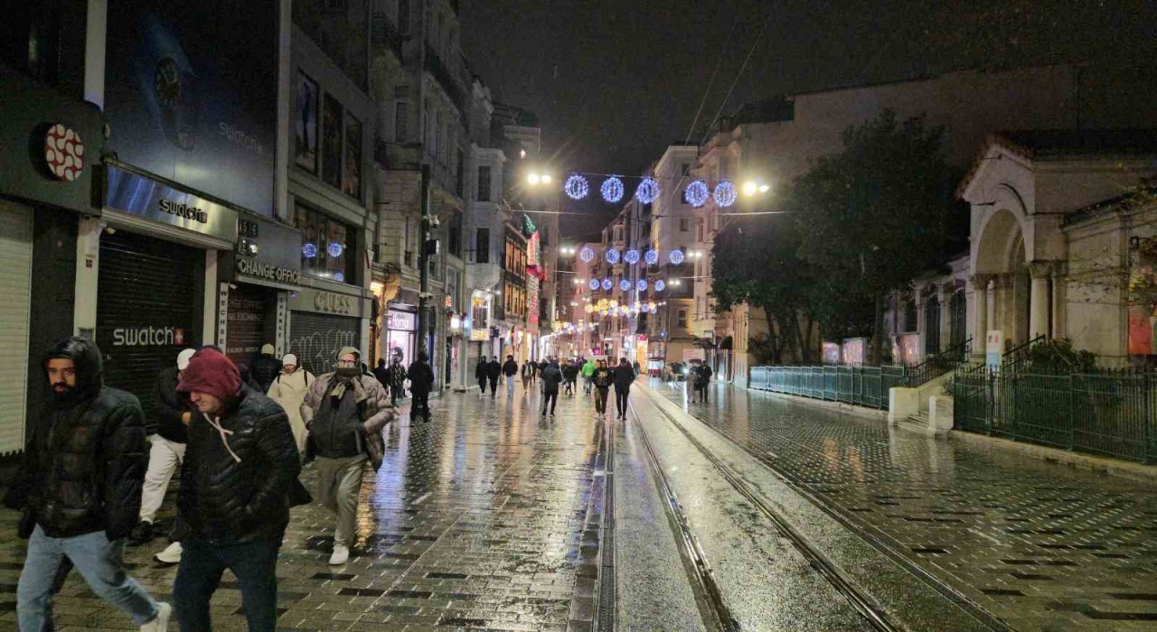 Taksimde kar yağışı etkili oldu