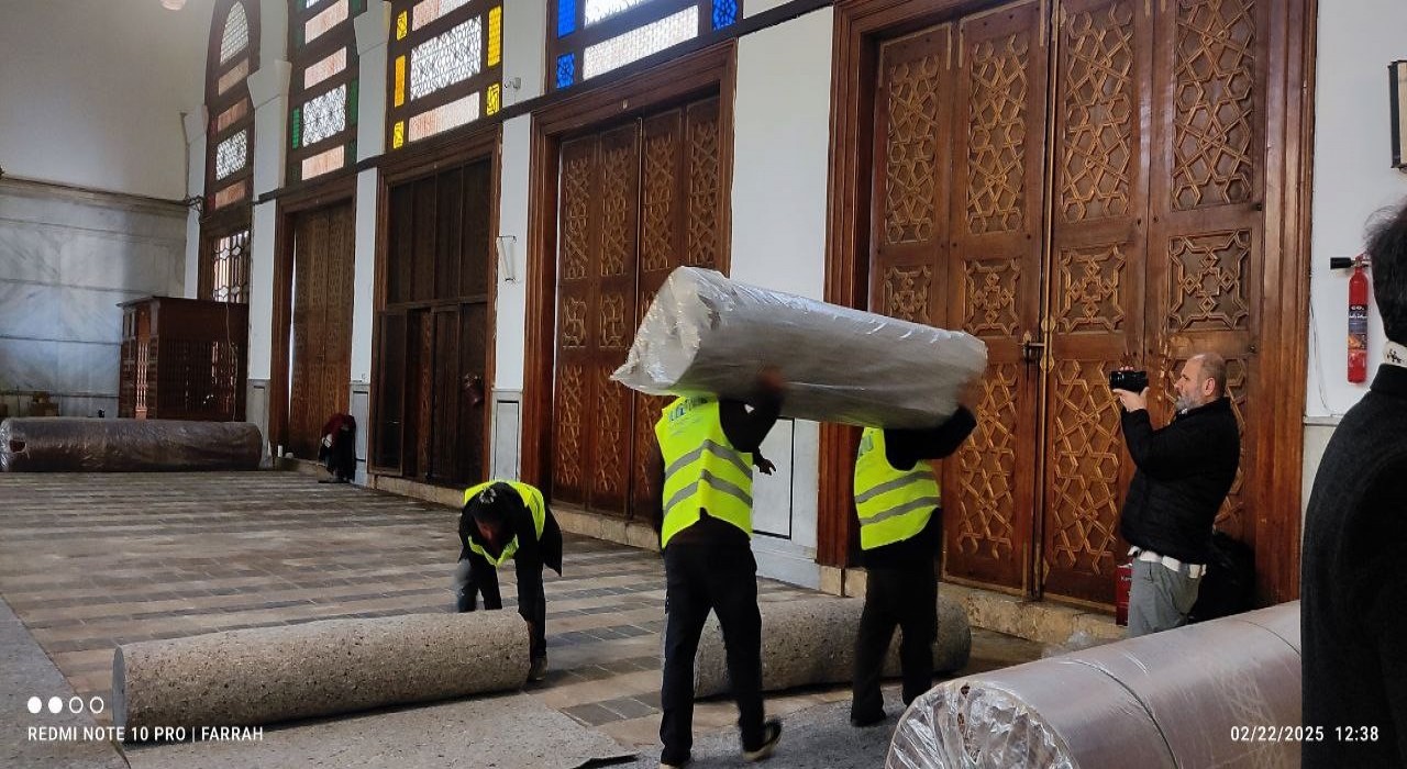 Tarihi Emevi Camiine Cumhurbaşkanı Erdoğanın seçtiği halılar serilmeye başlandı