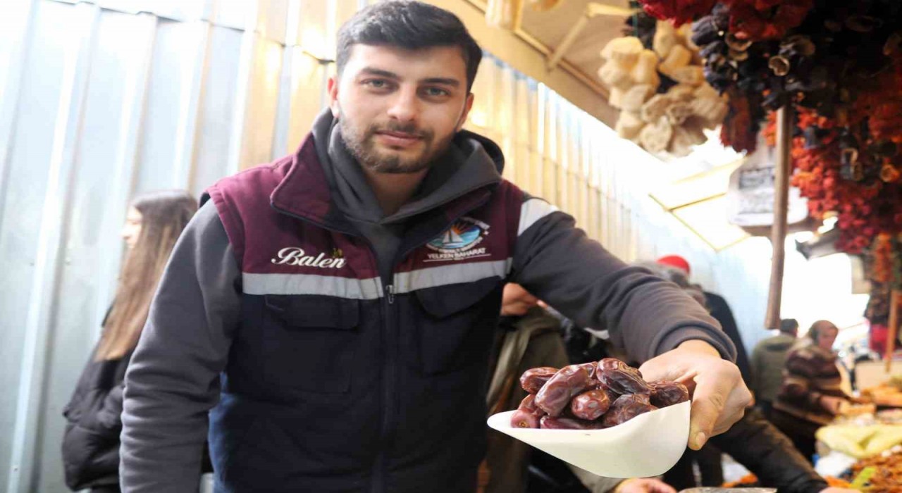 Tarihi Kemeraltı Çarşısında Ramazan hareketliliği