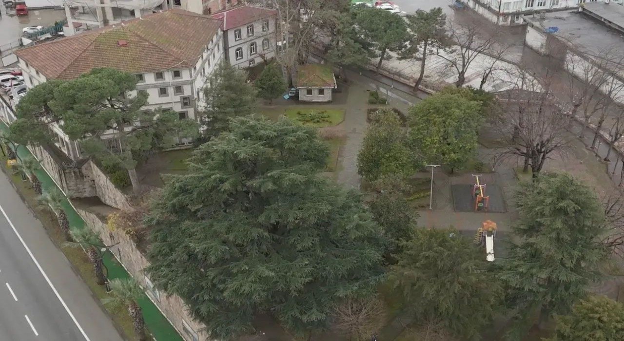 Tarihi Taşbaşı Parkında mülkiyet tartışması