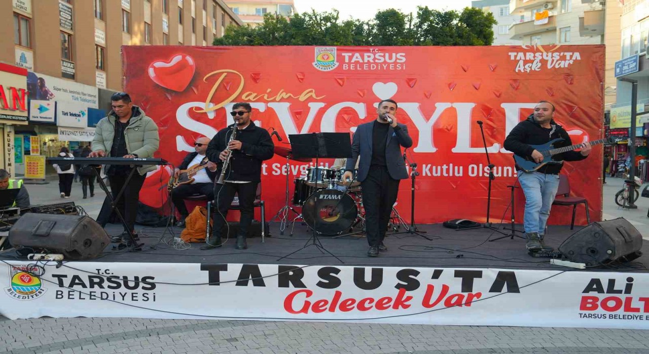 Tarsusta Sevgililer Günü kutlandı