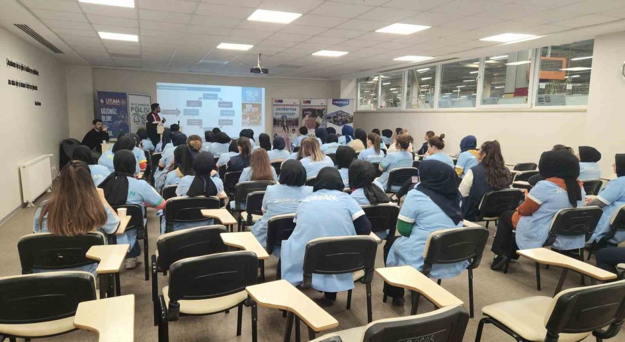 Tavşanlıda 92 kadın işçiye dijital bağımlılık ve siber zorbalık konularında eğitim