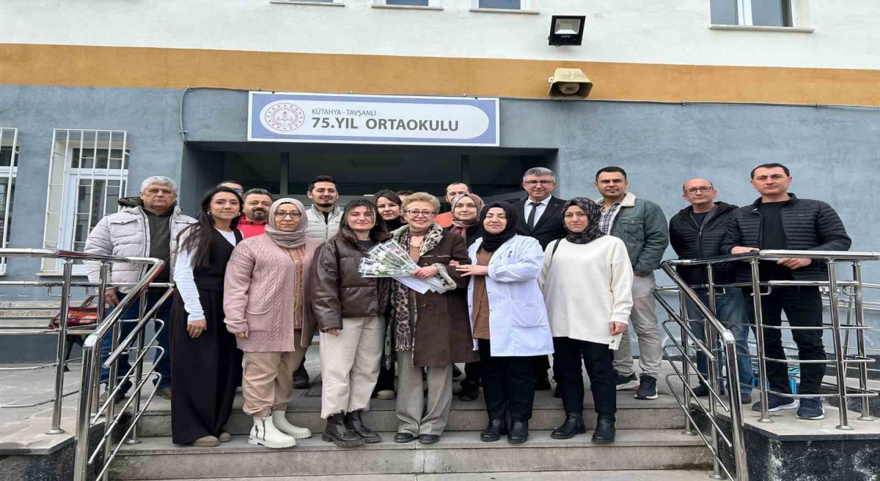 Tavşanlıda duygusal veda, 33 yıllık öğretmenlik kariyerinde son ders