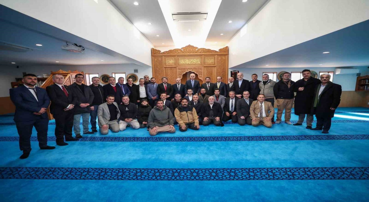 TBMM Başkanı Kurtulmuş, Nagoyadaki cami derneklerinde Türk vatandaşlarıyla bir araya geldi
