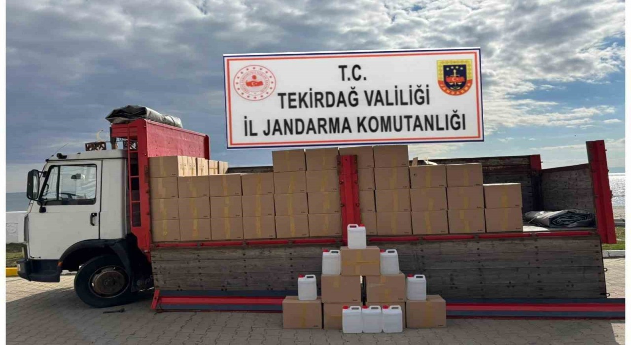 Tekirdağda 5 ton etil alkol ve binlerce kaçak tütün malzemesi ele geçirildi