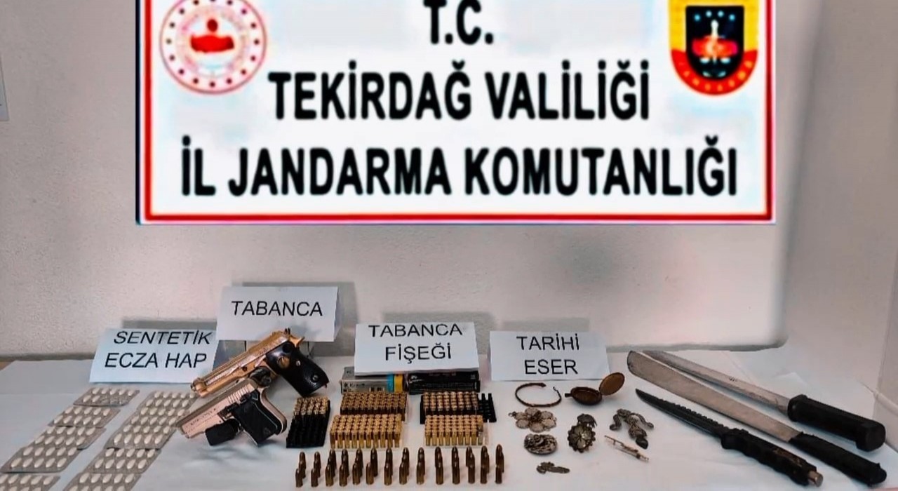 Tekirdağda dev operasyon... Uyuşturucu, tütün, silah ve tarihi eser ele geçirildi: 8 gözaltı