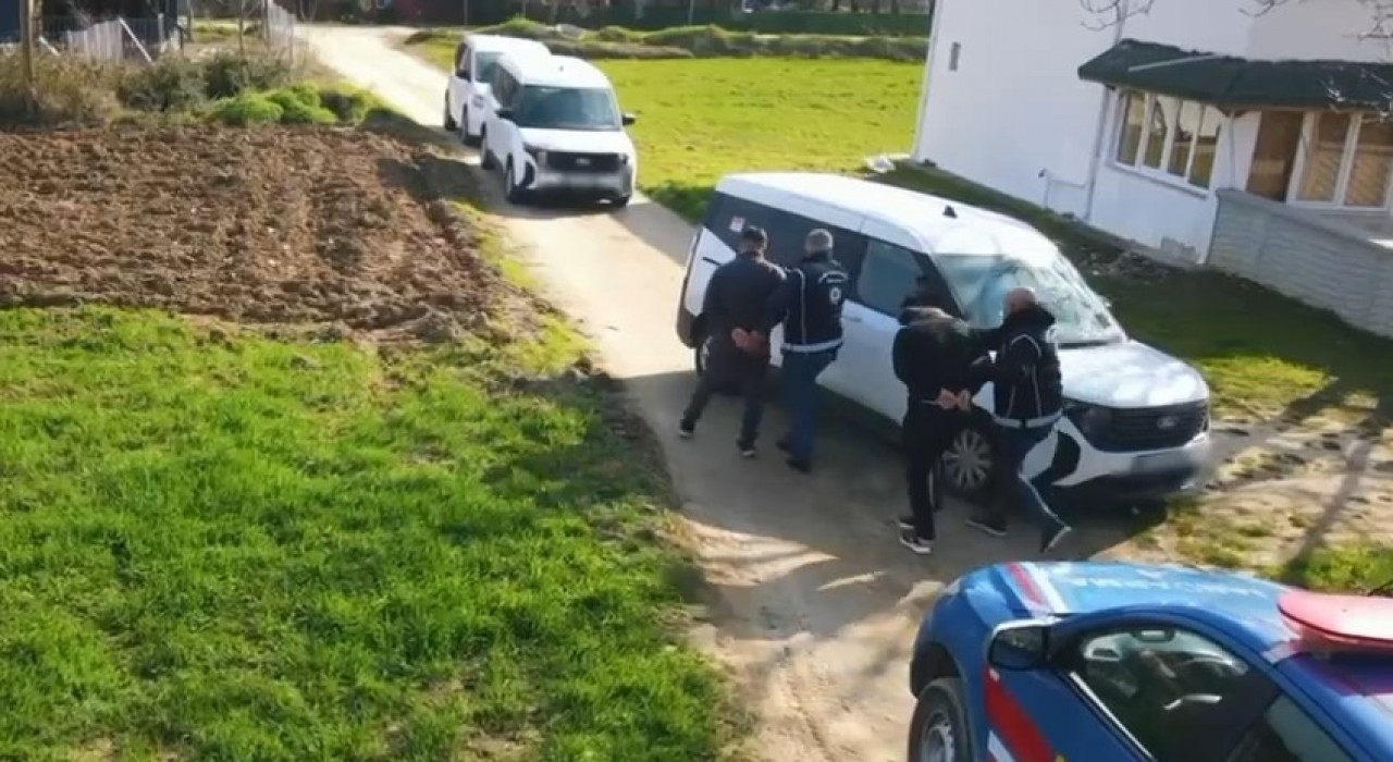 Tekirdağda düzensiz göçmenleri yurt dışına kaçırmak isteyen 3 kişi tutuklandı