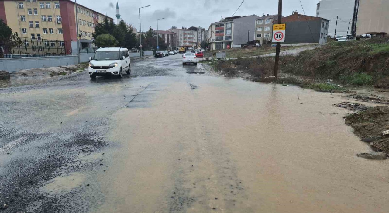 Tekirdağda sağanak sonrası bazı yollar suyla kaplandı
