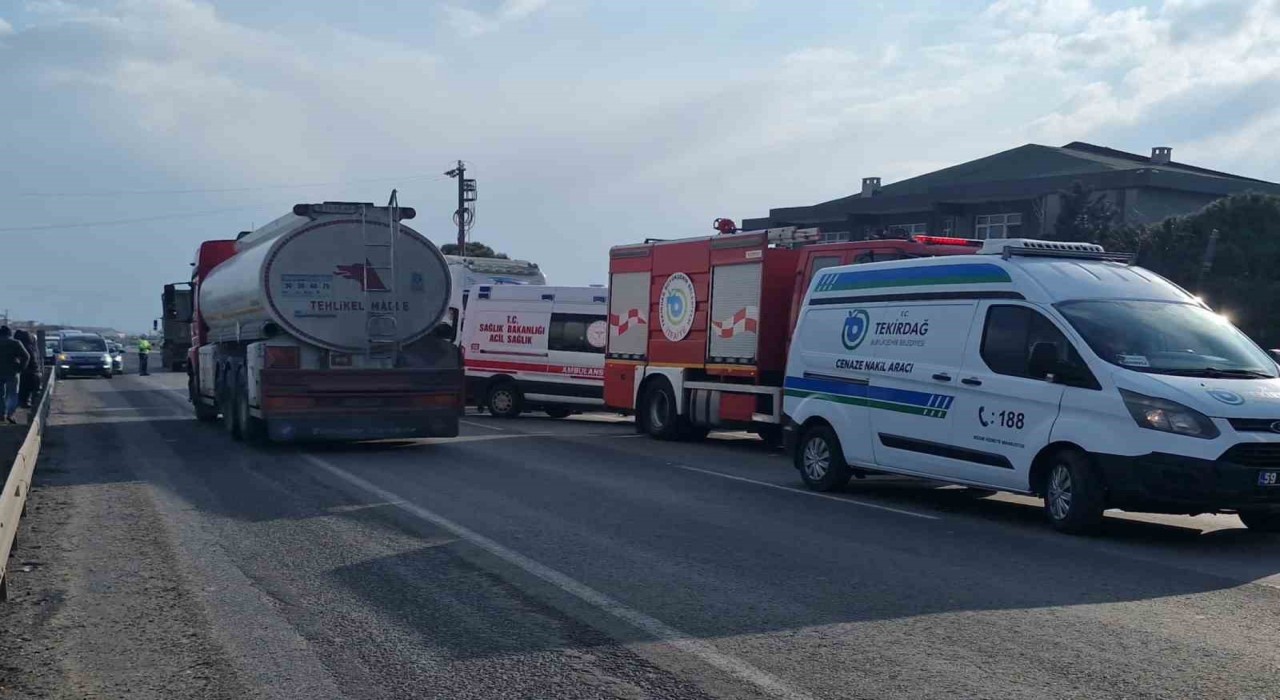 Tekirdağda tır ile otomobil çarpıştı: 1 ölü, 2 yaralı