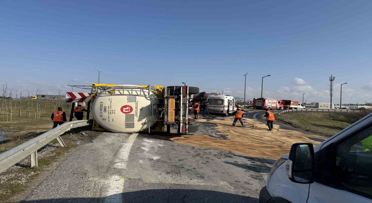 TEMde tanker devrildi: 1 yaralı