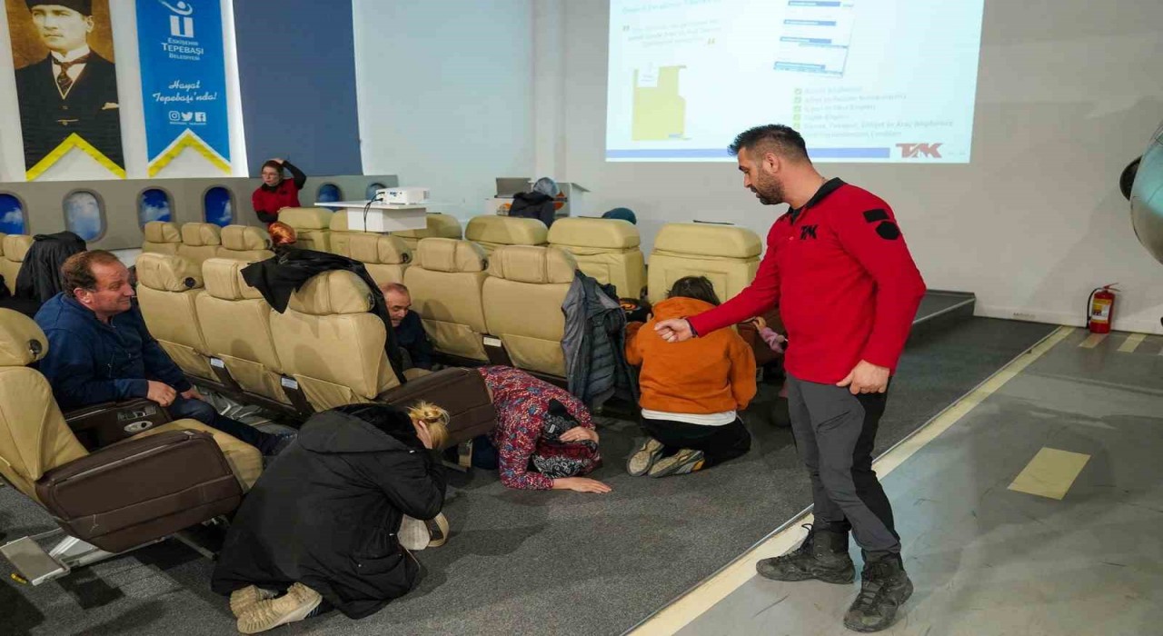 Tepebaşında Afet Farkındalık Eğitimi sürüyor.