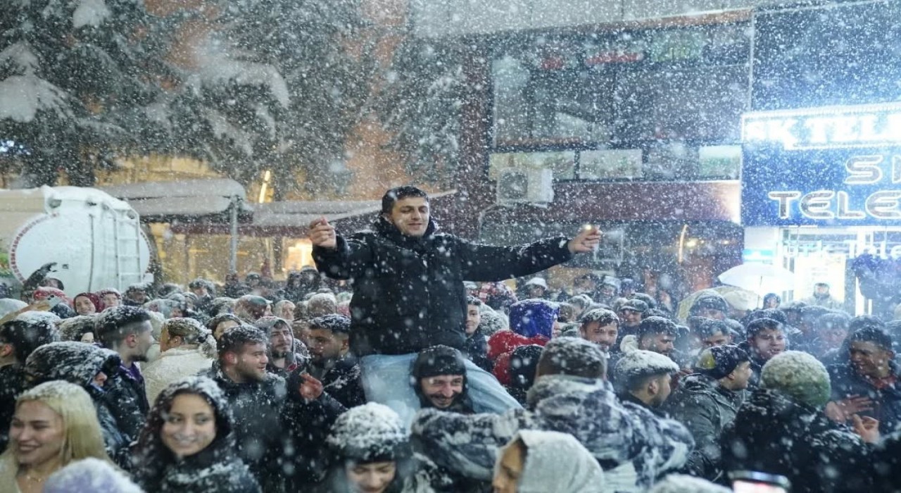 Termede kar şenliği, renkli görüntülere sahne oldu